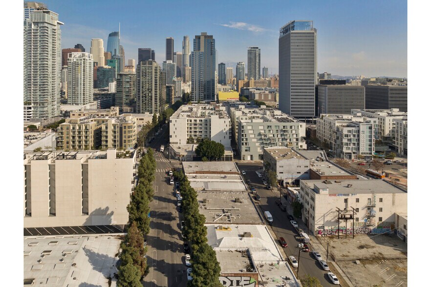 More Photos Of 1326 S Grand Ave, Los Angeles Warehouse For Sale