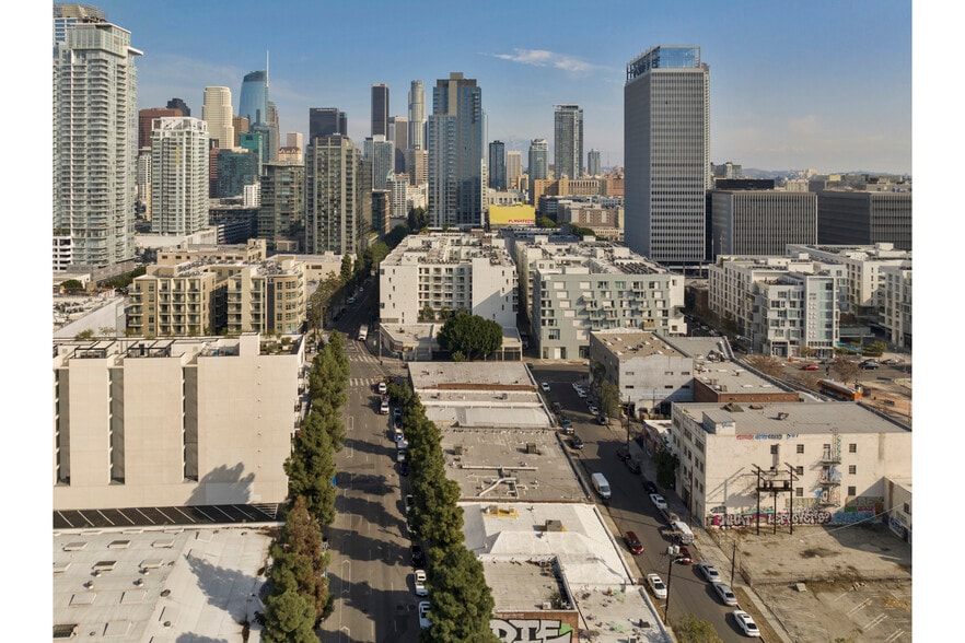 More Photos Of 1326 S Grand Ave, Los Angeles Warehouse For Sale