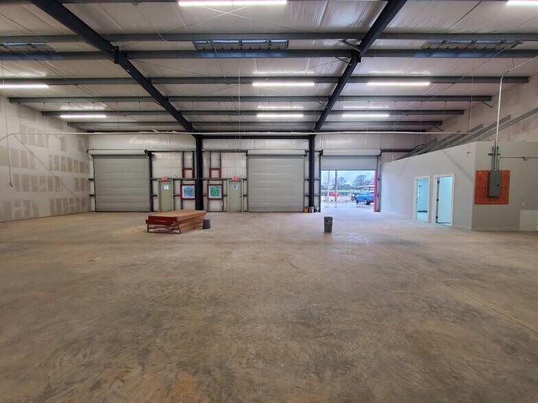 More Photos Of 1722 Cargill, Willis Flex For Sale