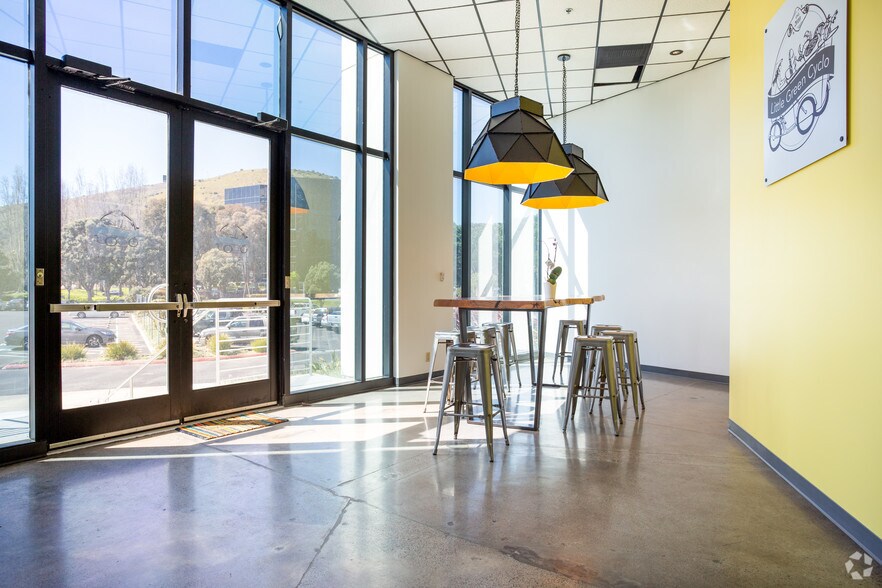 More Photos Of 8000 Marina Blvd, Brisbane Office For Lease