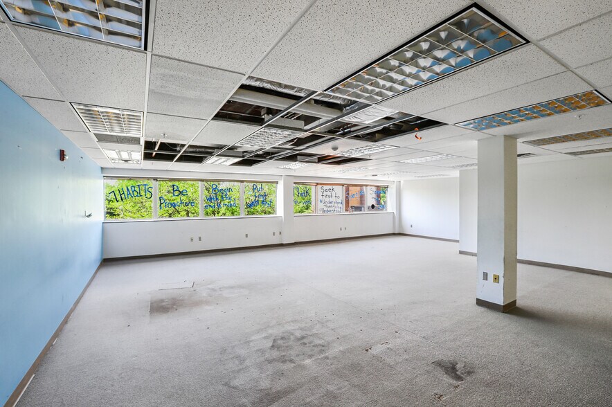 More Photos Of 184 Salem Ave, Dayton Office Residential For Lease