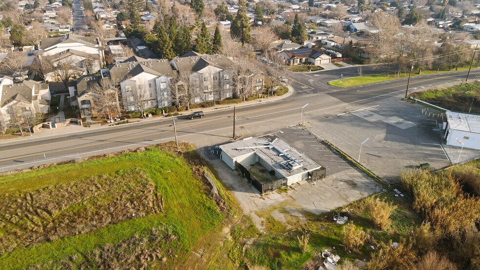 More Photos Of 739 W Sacramento Ave, West Sacramento Bar For Sale