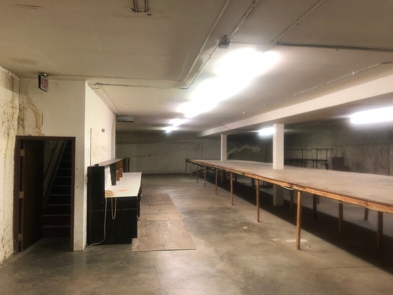 More Photos Of 8909 Santa Fe Dr, Overland Park Freestanding For Lease