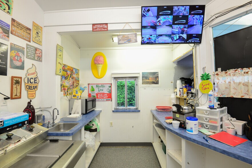 More Photos Of 405 W State St, Black Mountain Fast Food For Sale