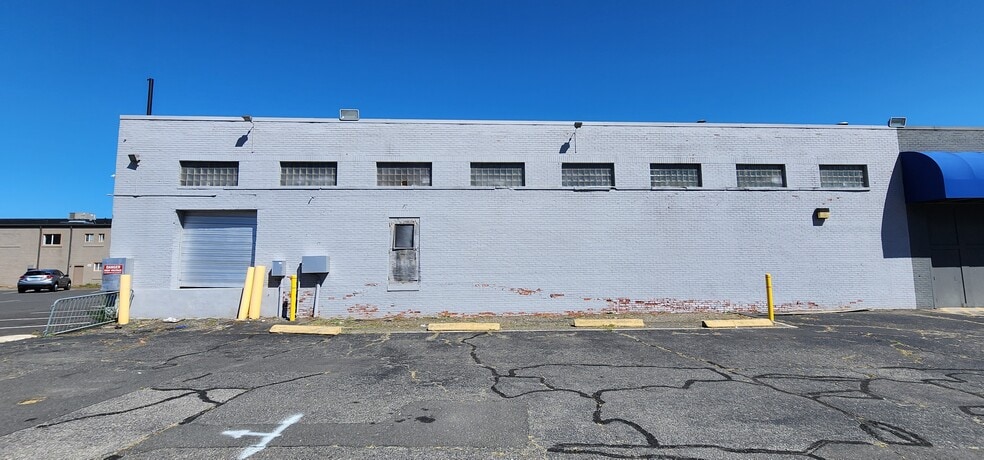 More Photos Of 195 Freight St, Waterbury Bar For Sale