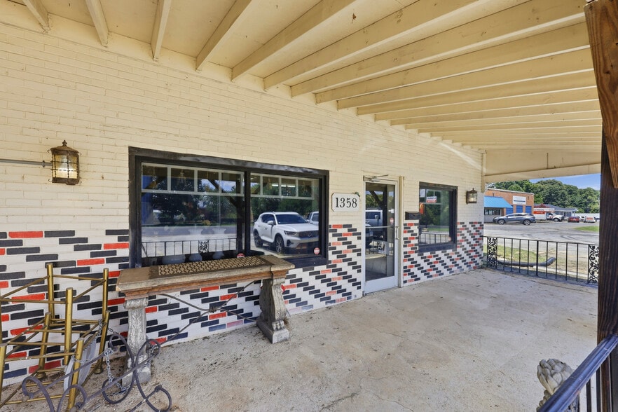 More Photos Of 1358 W Main St, Forest City Warehouse For Sale