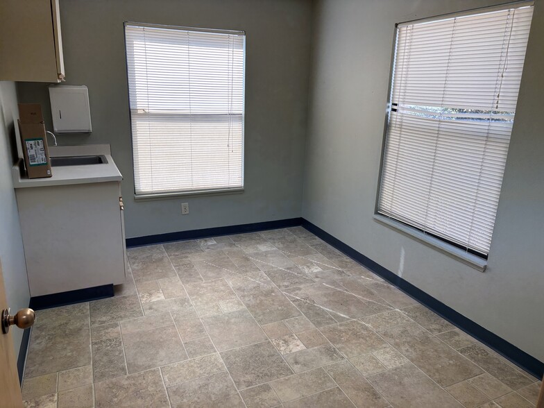 More Photos Of 1755 Airway Ave, Kingman Healthcare For Lease