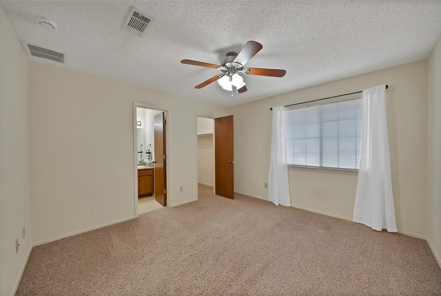 More Photos Of 2415 Sanguinet St, Fort Worth Apartments For Sale