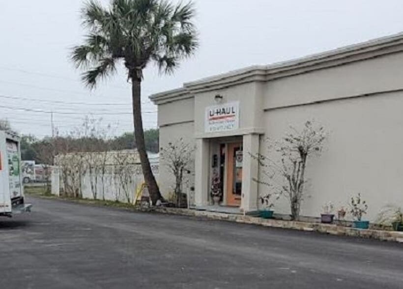 Primary Photo Of 7812 Symmes Rd, Gibsonton Service For Sale