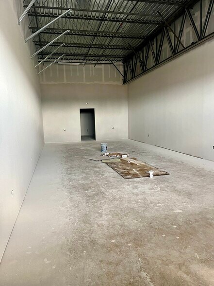 More Photos Of 3052 N Eastman Rd, Longview Freestanding For Lease