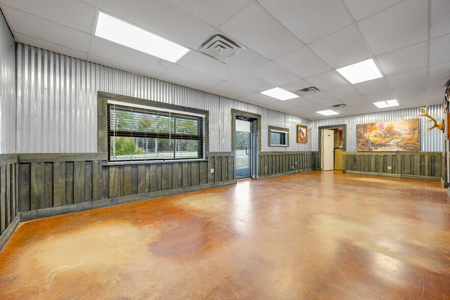 More Photos Of 10203-10263 County Road 135, Flint Service For Lease
