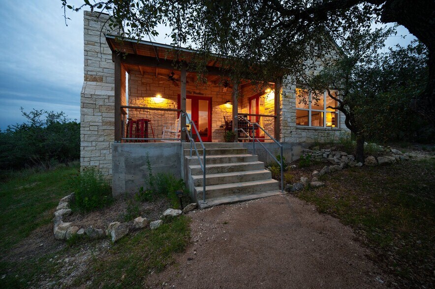 More Photos Of 7400 McGregor Ln, Dripping Springs Hotel For Sale
