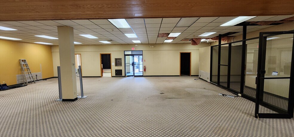 More Photos Of 1 Sherman Hill Rd, Woodbury Bank For Lease