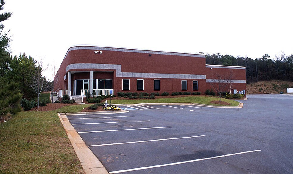 More Photos Of 1210 Kennestone Cir, Marietta Warehouse For Lease