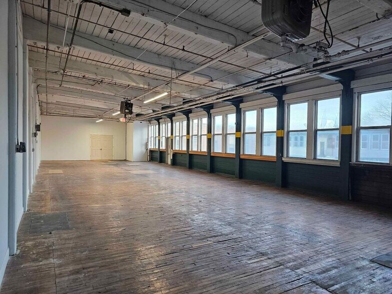 More Photos Of 100 Business St, Hyde Park Unknown For Lease