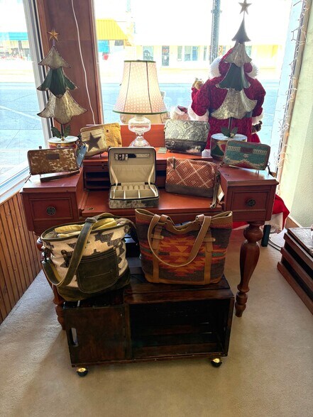 More Photos Of 145 E Main St, Sedan General Retail For Sale