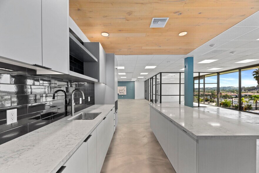 More Photos Of 5000 N Parkway Calabasas, Calabasas Unknown For Lease