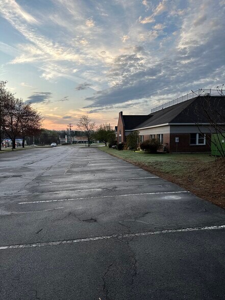 More Photos Of 775 S Main St, Manchester Medical For Lease