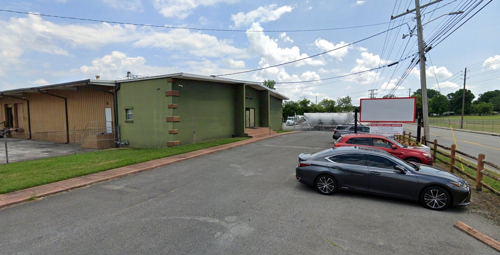 More Photos Of 801 Legion Dr, Dalton Industrial For Lease