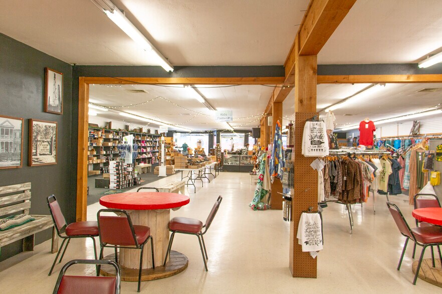 More Photos Of 110 N Broadway St, Broken Bow General Retail For Sale