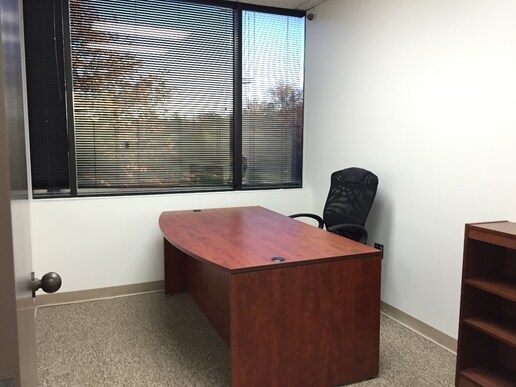 More Photos Of 45645 Willow Pond Plz, Sterling Office For Sale
