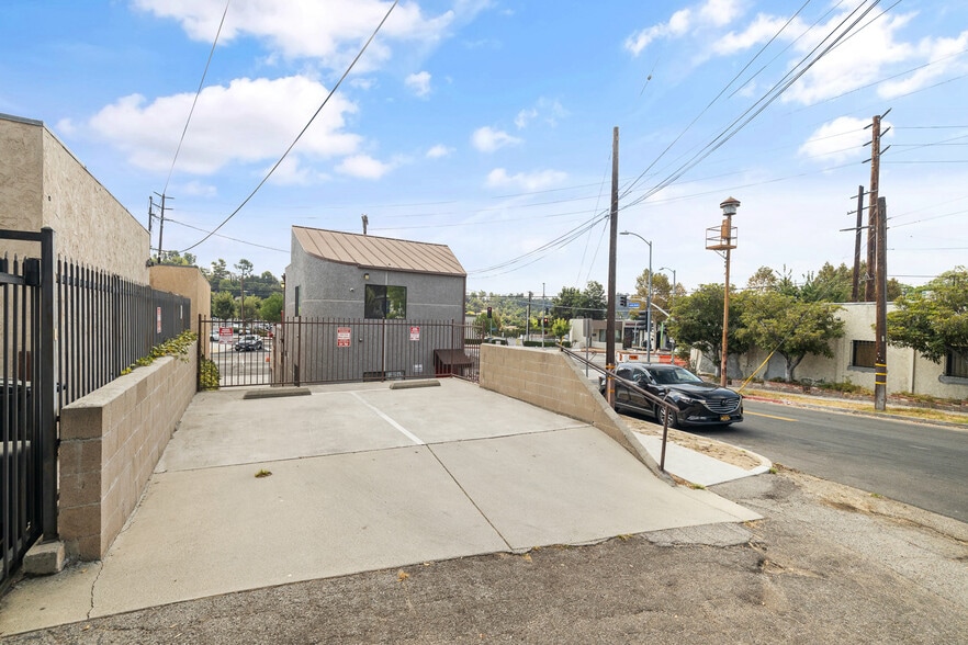 More Photos Of 1063 Colorado Blvd, Los Angeles Medical For Sale