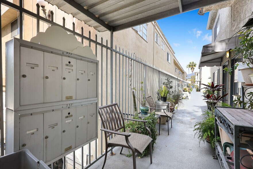 More Photos Of 333 Riverdale Dr, Glendale Apartments For Sale