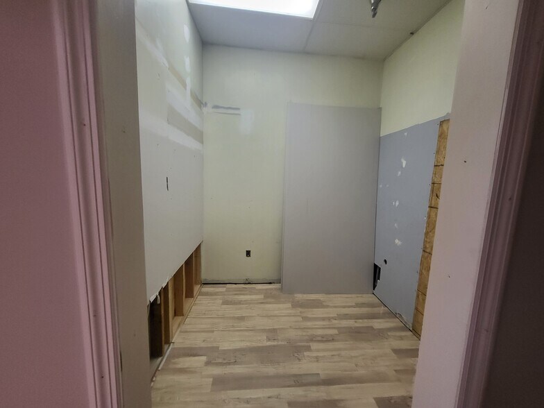 More Photos Of 7135 98 Hwy, Panama City Beach General Retail For Lease