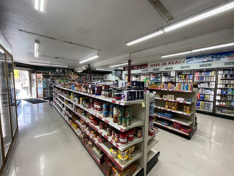 More Photos Of 212 S E St, Santa Rosa Storefront Retail Residential For Sale