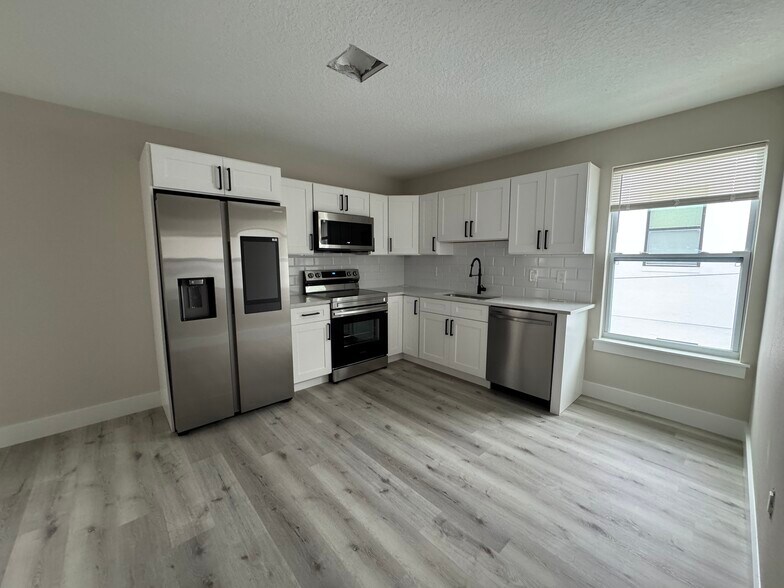 More Photos Of 1919 30th Ave N, Saint Petersburg Specialty For Sale