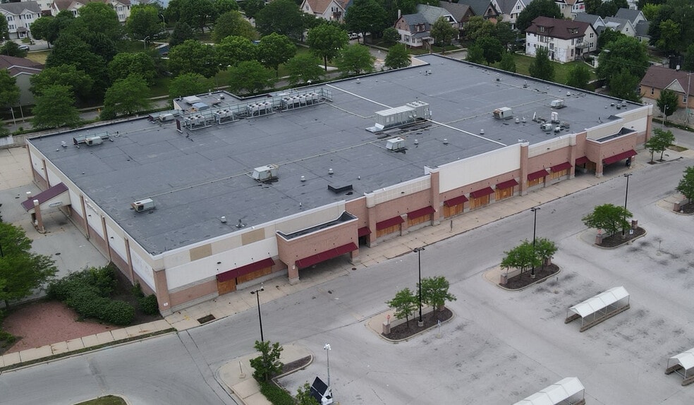 More Photos Of 2355 N 35th St, Milwaukee Supermarket For Lease