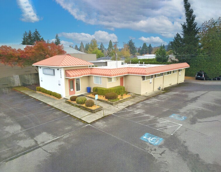 More Photos Of 19220 Mcloughlin Blvd, Gladstone Medical For Lease