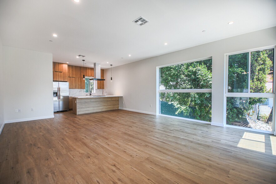 More Photos Of 2129 Aaron St, Los Angeles Apartments For Sale