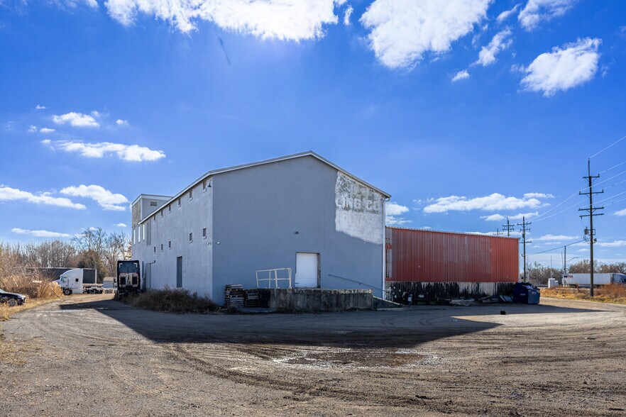 More Photos Of 406 N Union St, Dwight Truck Terminal For Sale