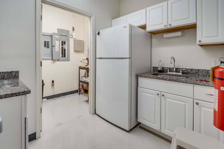 More Photos Of 4295 Brogdon Exchange, Suwanee Warehouse For Sale