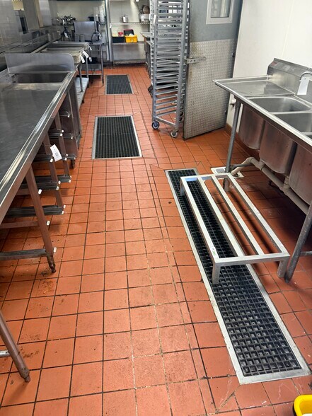 More Photos Of 256 Liberty St, Thomasville Restaurant For Lease