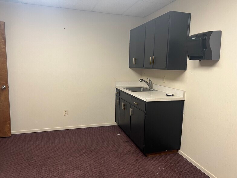 More Photos Of 1017 W 18th St, Merced Office For Sale