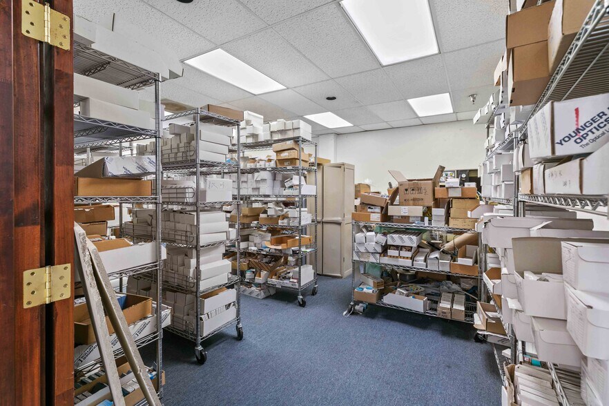 More Photos Of 9036 Winnetka Ave, Northridge Loft Creative Space For Lease