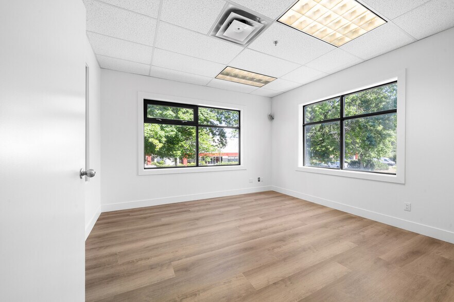 More Photos Of 8920 Fraserton Ct, Burnaby Warehouse For Lease