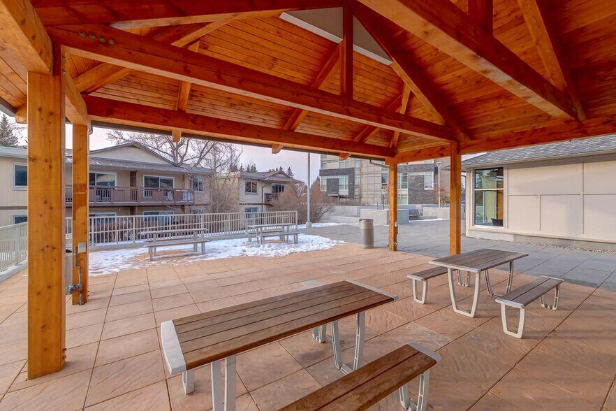 More Photos Of 2105 90 Av SW, Calgary Apartments For Lease