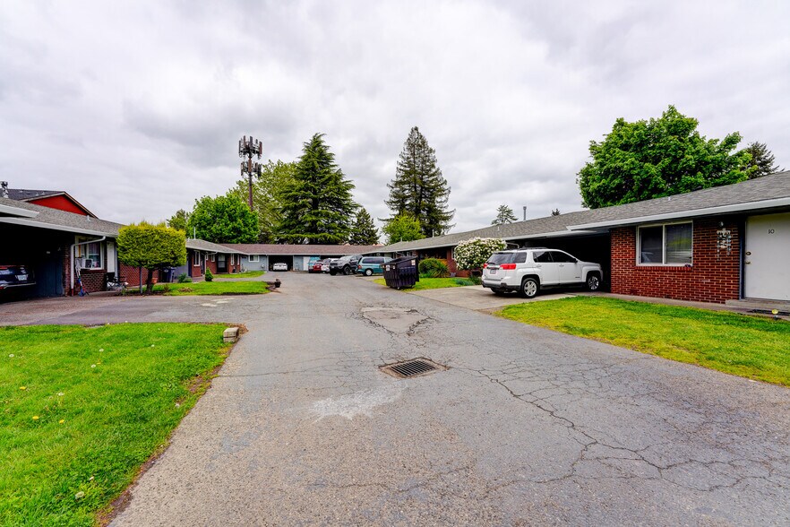 More Photos Of 1049 SE Walnut St, Hillsboro Apartments For Sale