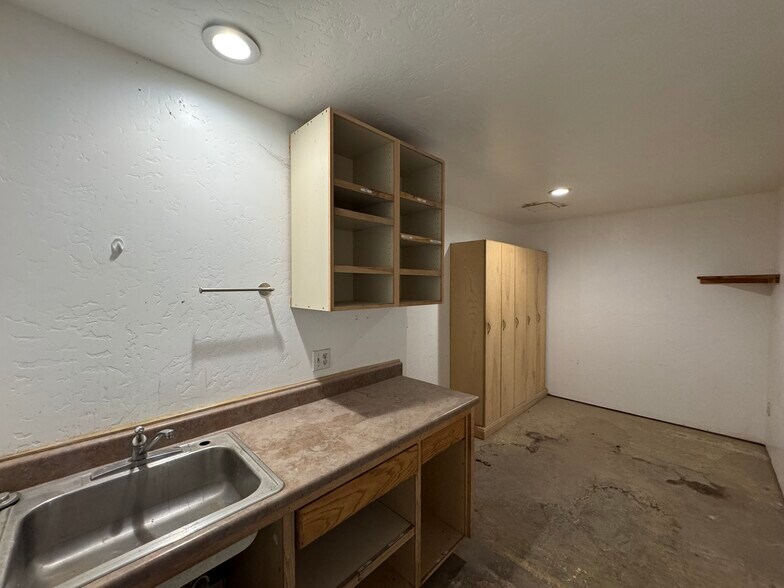 More Photos Of 2458 I 70 Business Loop, Grand Junction Service For Lease