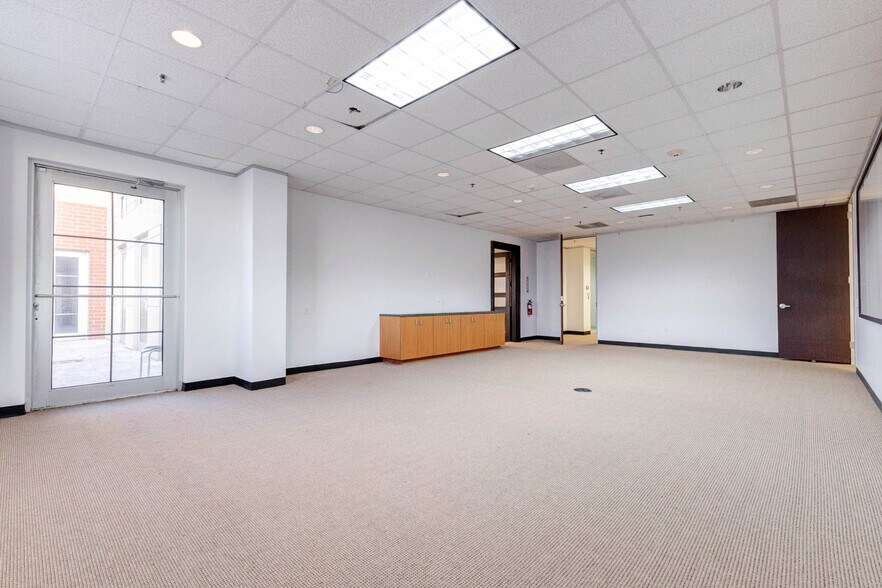 More Photos Of 4949 Fairmont Pky, Pasadena Office For Lease