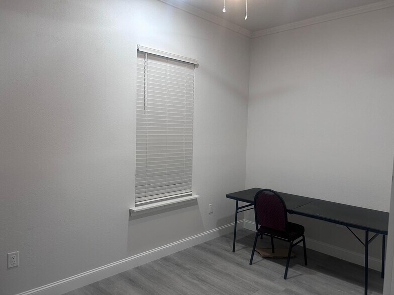 More Photos Of 200 Cypress Bend, Princeton Medical For Lease
