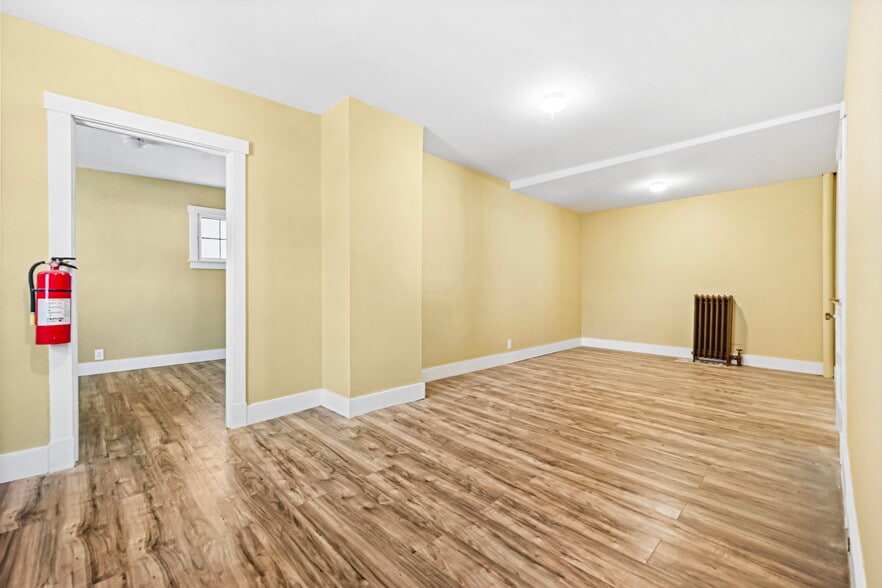 More Photos Of 68 Brook St, Croton On Hudson Showroom For Sale