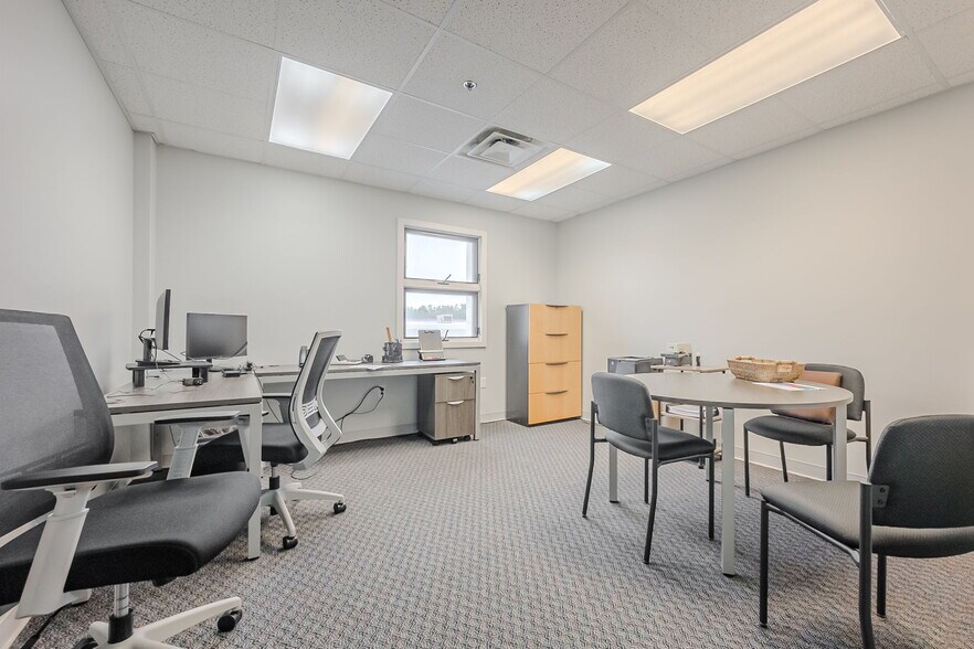 More Photos Of 40 McCullough Dr, New Castle Light Manufacturing For Lease