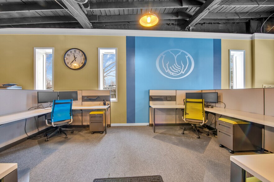 More Photos Of 3048 W Clarkston Rd, Lake Orion Office Residential For Sale