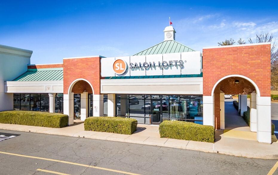 More Photos Of 9905-10101 E Independence Blvd, Matthews Unknown For Lease