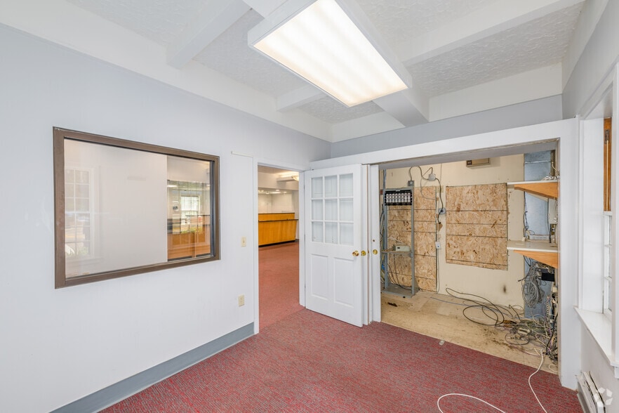 More Photos Of 818 Washington St, Holliston Bank For Sale