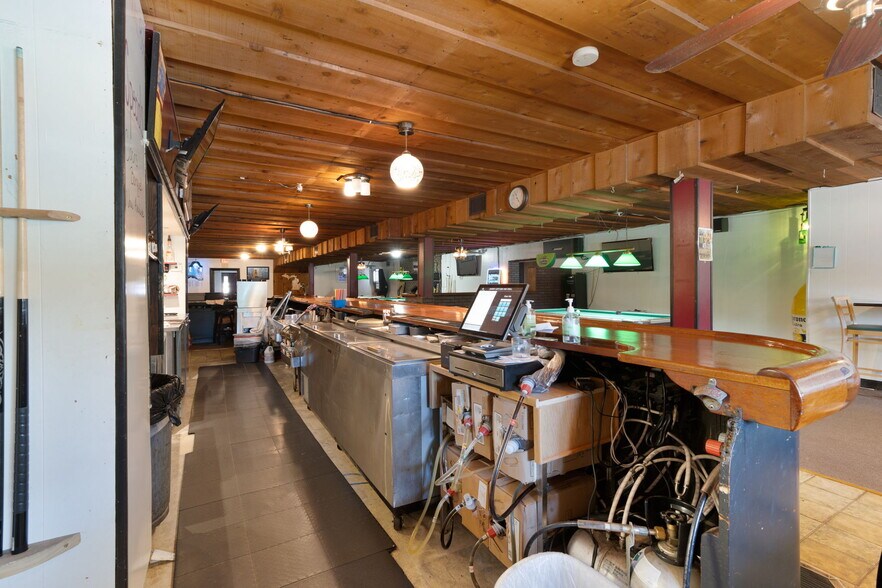 More Photos Of 18089 W State St, Vandalia Bar For Sale